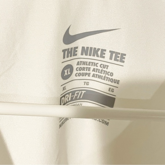 Nike Size XL White Athletic Cut Dri Fit Long Sleeve Top Workout NEW - Picture 4 of 5